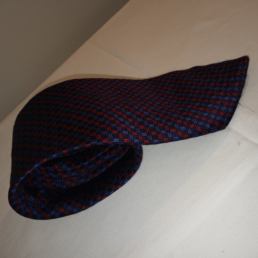EMBASSY ROW TIE